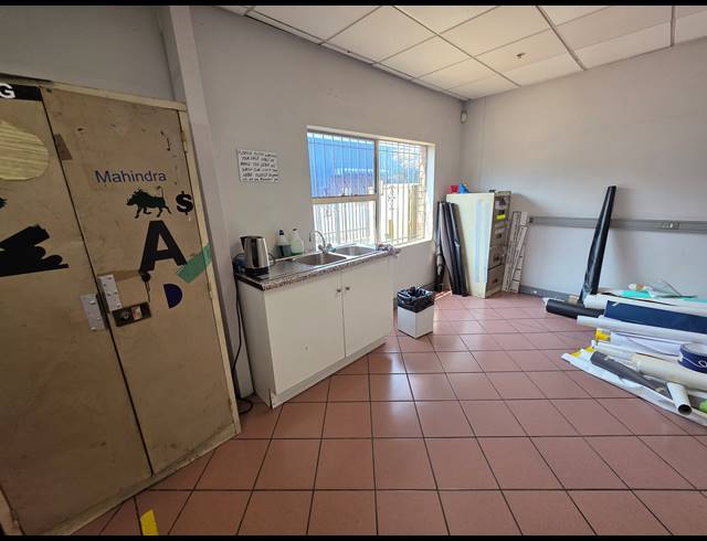 3,578M² WAREHOUSE TO LET IN BOOYSENS